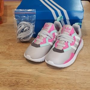 Adidas toddler 9